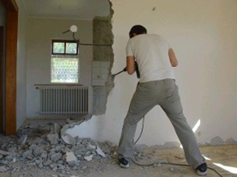 تكسير جدران